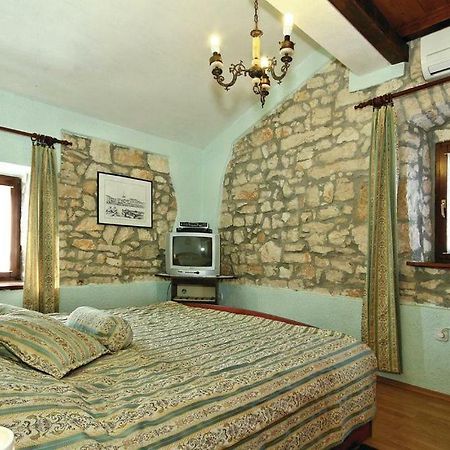 Mugeba 3 Bedroom Accommodation Porec Exterior photo